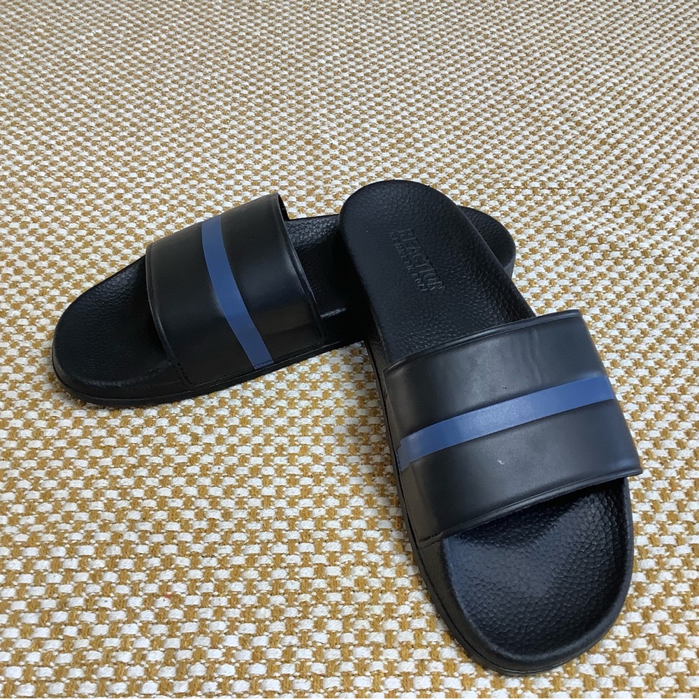 Kenneth Cole Reaction screen slide sandals color black and blue. Size W 11 M